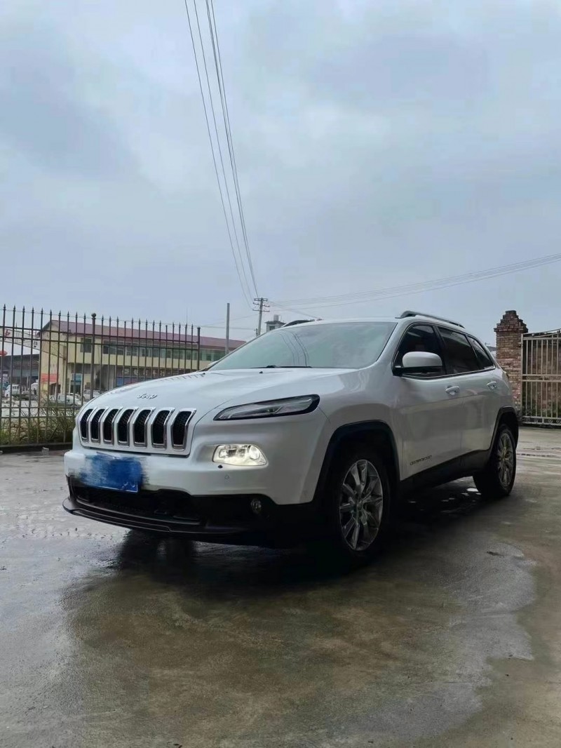 岳陽14年Jeep自由光5