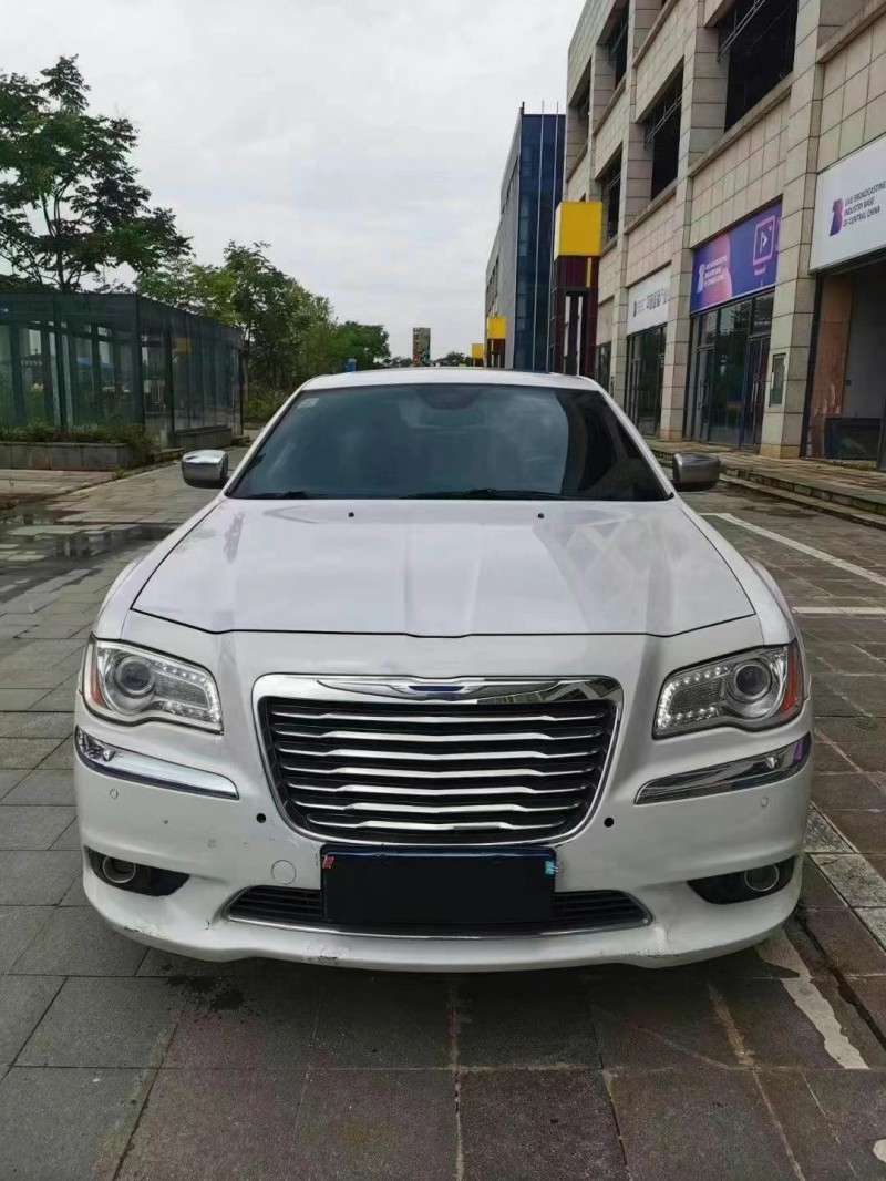 鄂州14年克萊斯勒300C1