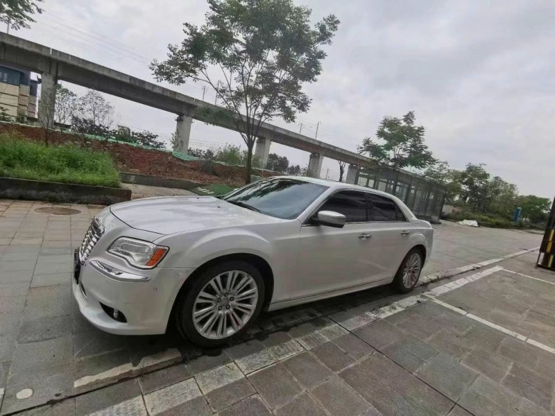 鄂州14年克萊斯勒300C2