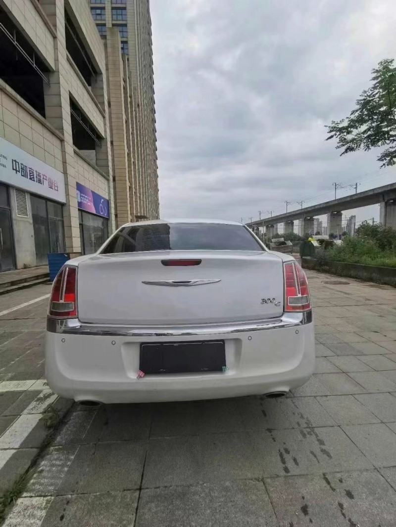 鄂州14年克萊斯勒300C8