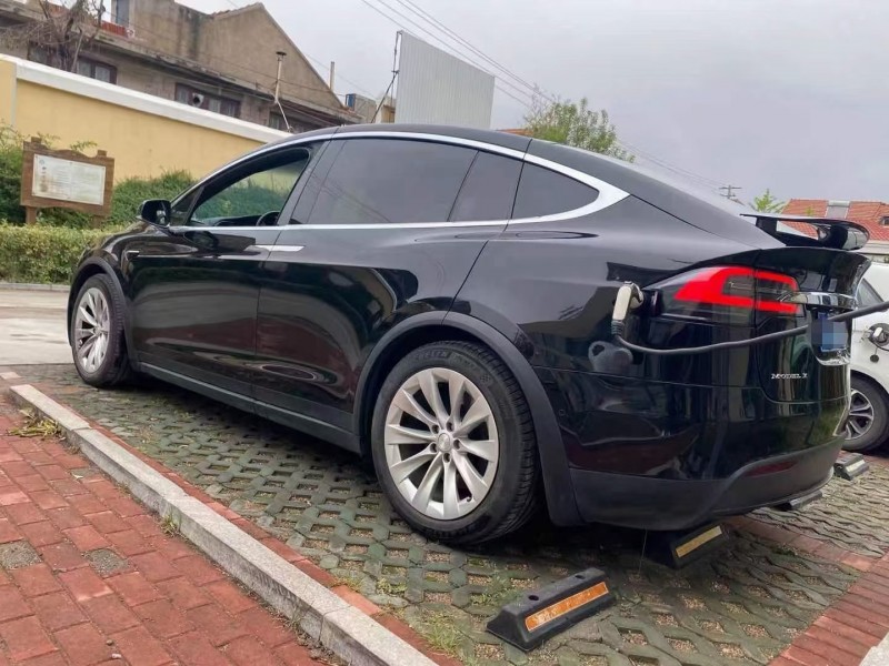 青島17年特斯拉MODEL X2