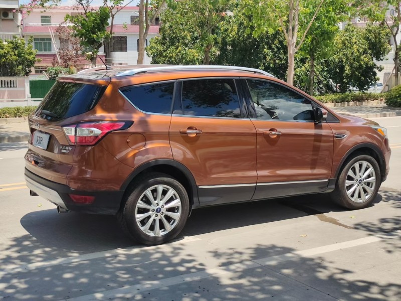 中山17年福特翼虎6