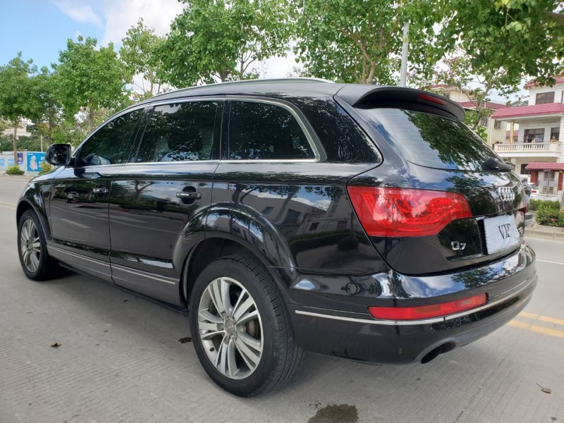 中山11年奥迪Q75