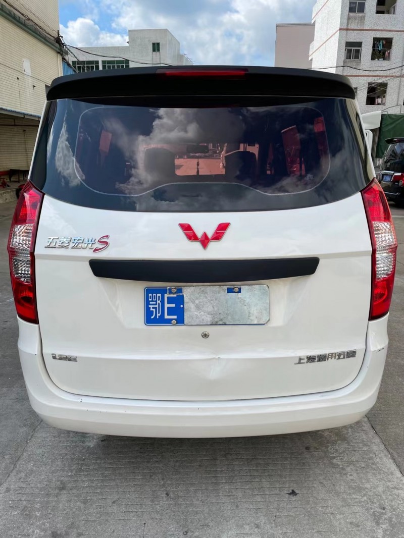 中山17年五菱汽車宏光4