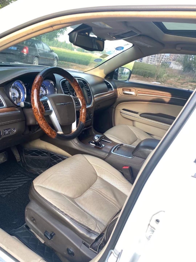 聊城12年克萊斯勒300C6
