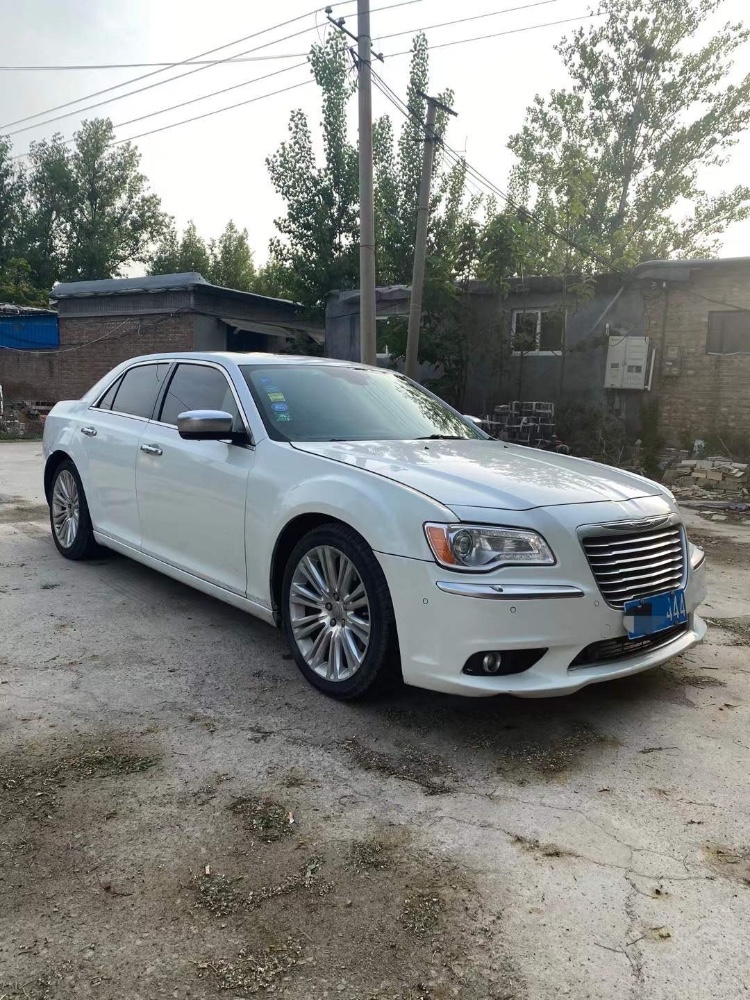 聊城12年克萊斯勒300C7