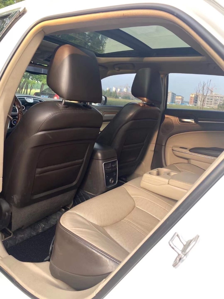 聊城12年克萊斯勒300C5