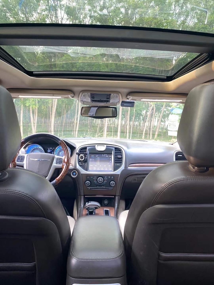 聊城12年克萊斯勒300C3