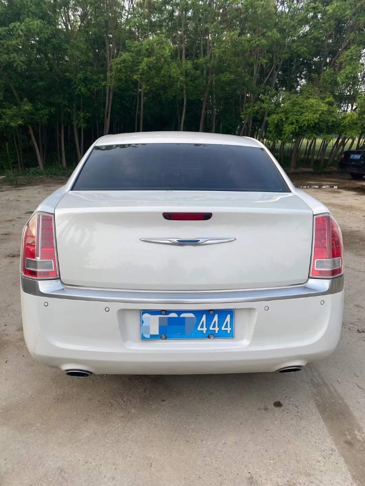 聊城12年克萊斯勒300C2