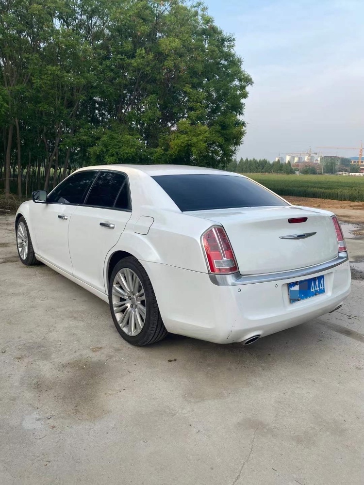聊城12年克萊斯勒300C4