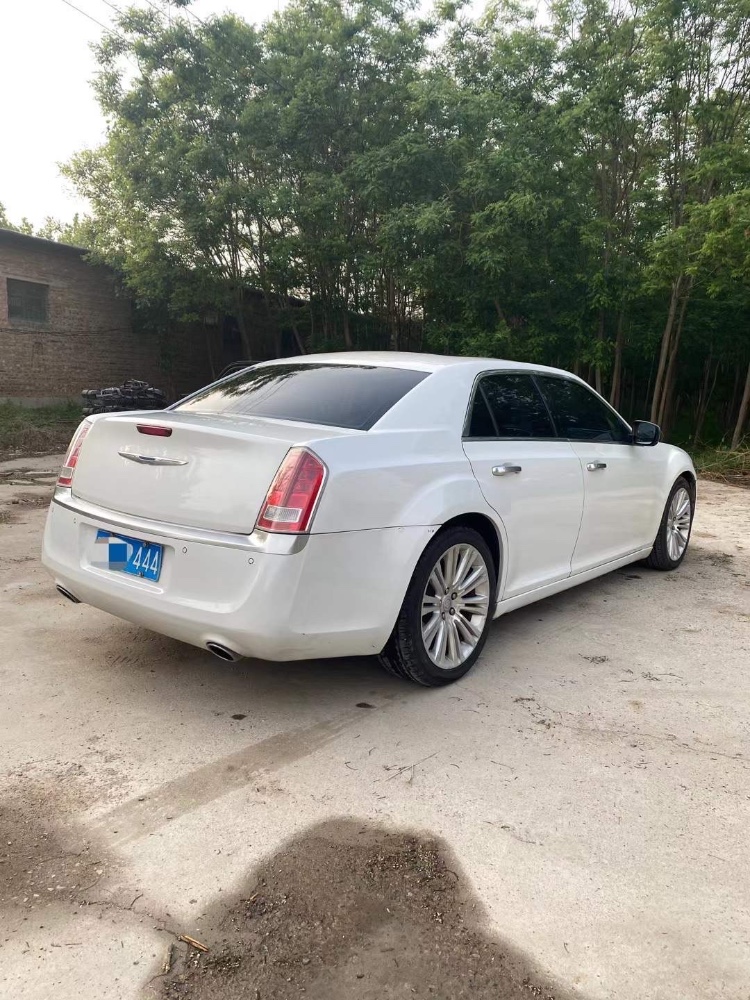 聊城12年克萊斯勒300C1