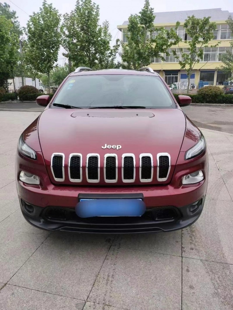東營17年Jeep自由光9