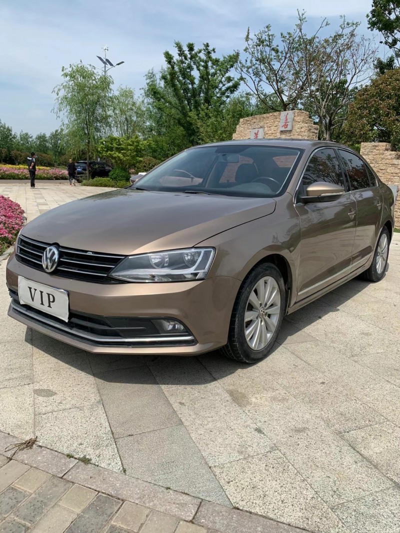 20 万品牌:速腾表显里程8万公里以上上牌时间2015-06排放标准1.