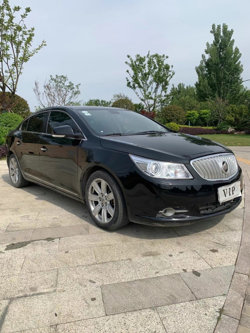 枣庄12年别克君越8