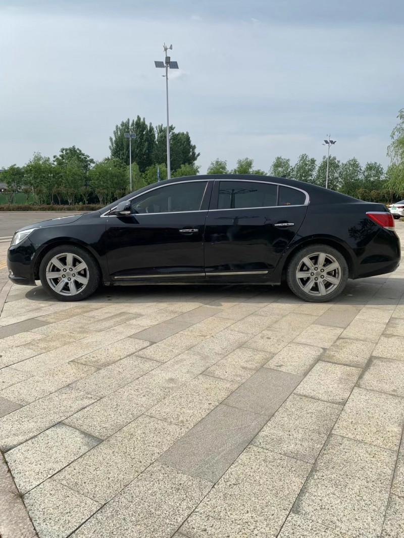 枣庄12年别克君越3