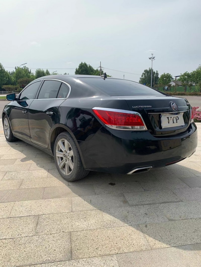 枣庄12年别克君越2