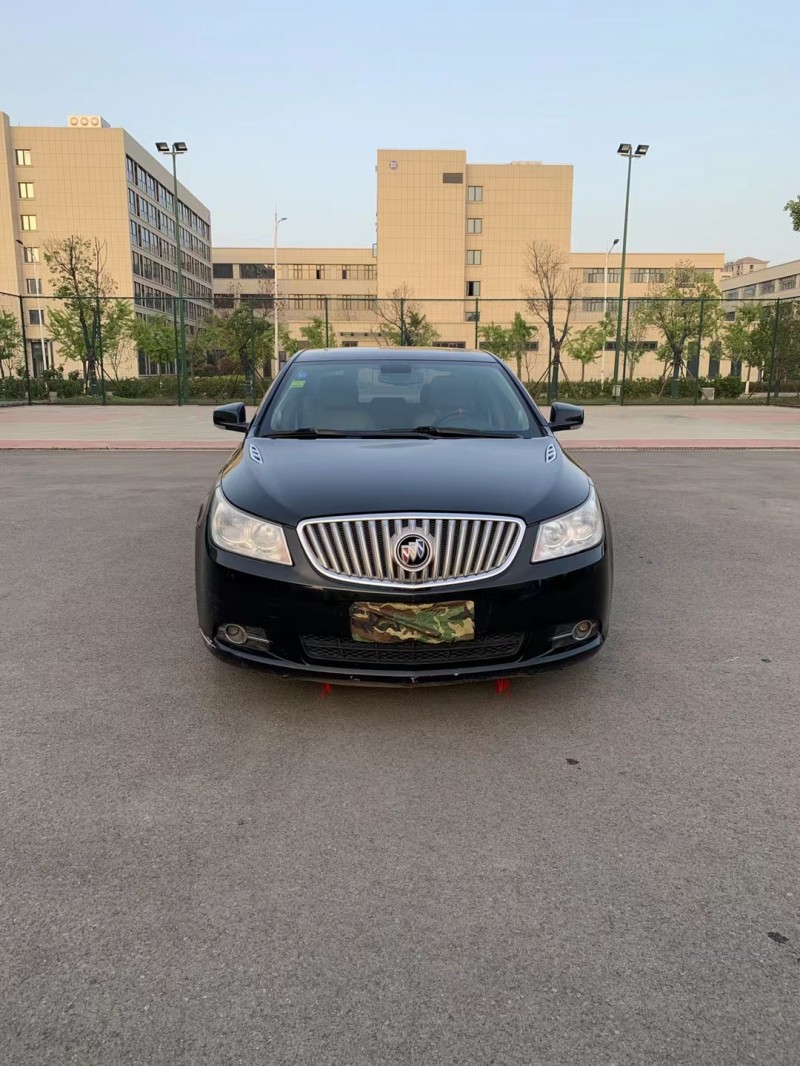 徐州13年别克君威9