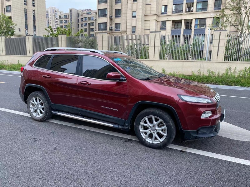 蘇州17年Jeep自由光8