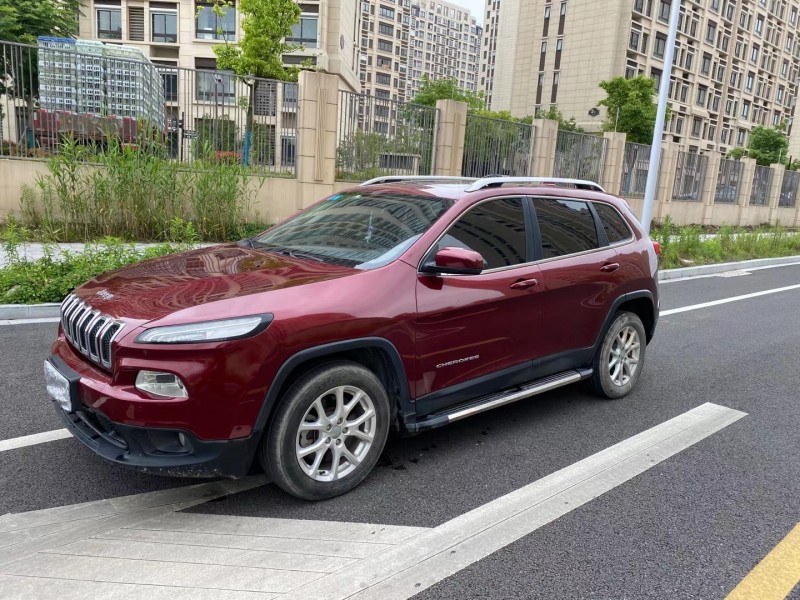 蘇州17年Jeep自由光7
