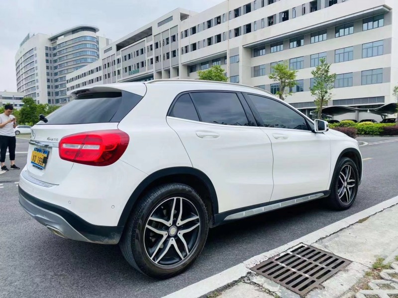 中山16年奔驰GLA4
