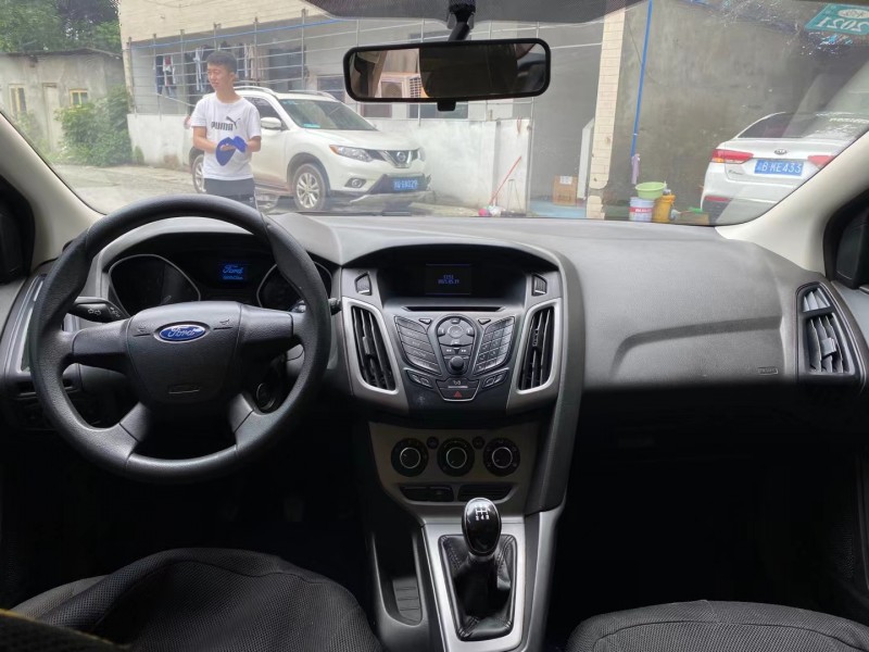 成都13年福特福克斯5