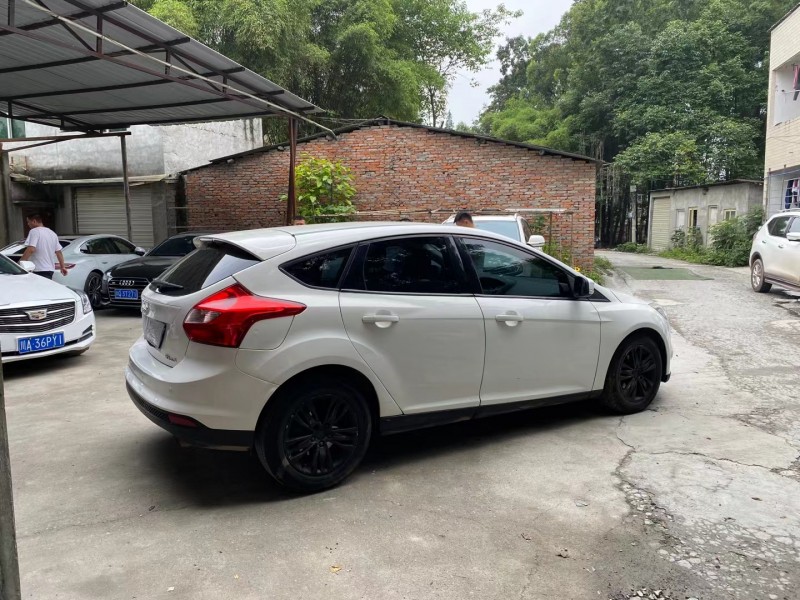 成都13年福特福克斯3