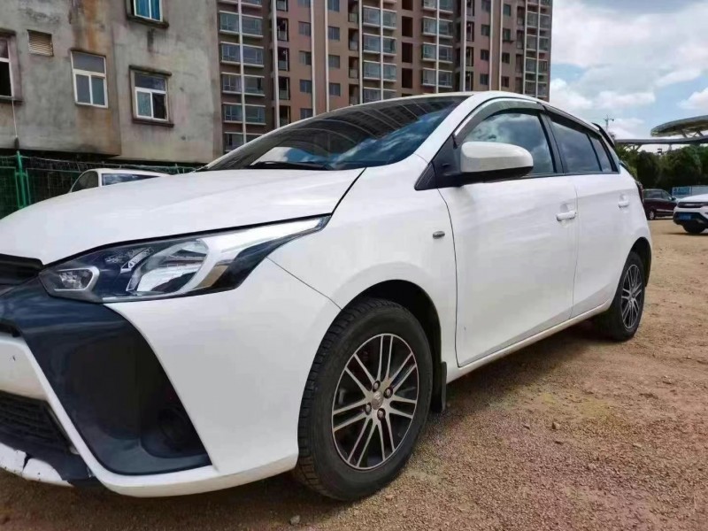 南寧16年豐田YARiS L 致炫1