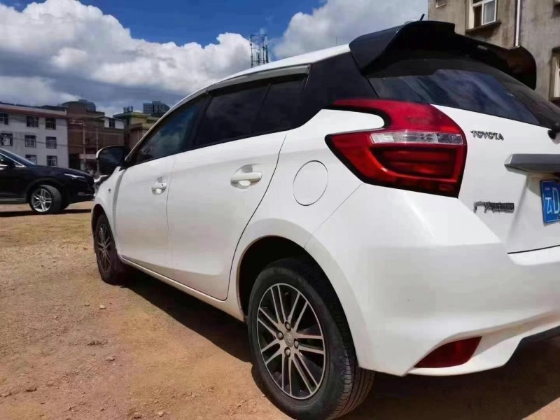 南寧16年豐田YARiS L 致炫6