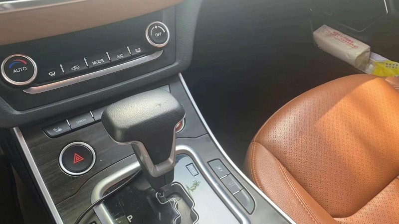 武汉19年陆风X75