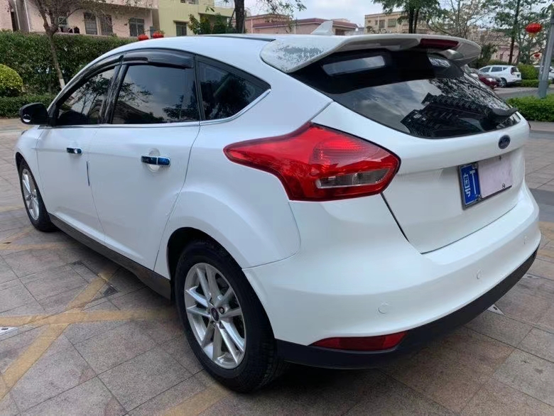 中山16年福特福克斯5