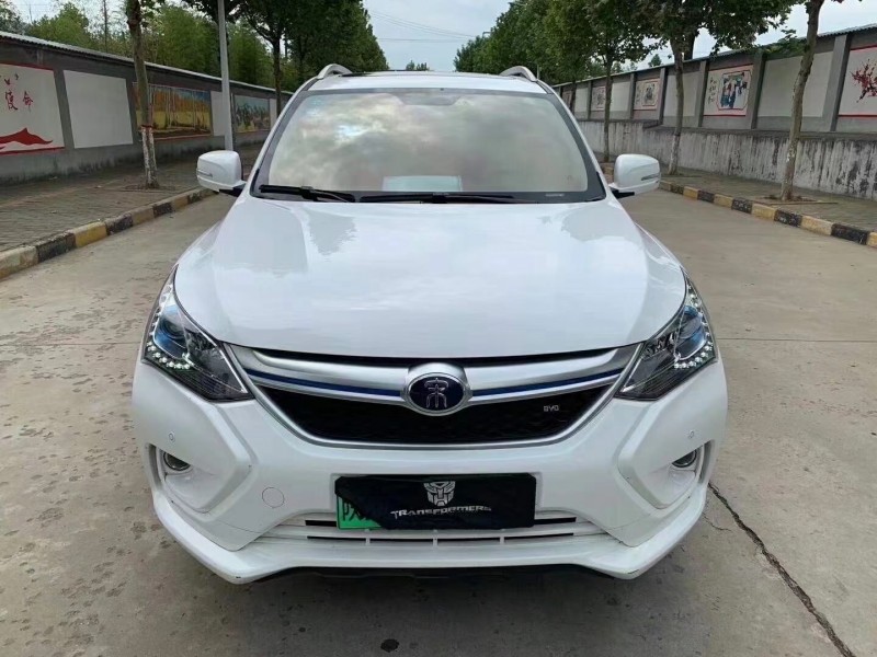 保定18年比亚迪宋新能源8