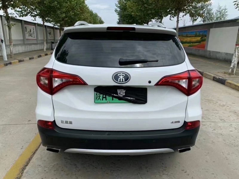 保定18年比亚迪宋新能源7