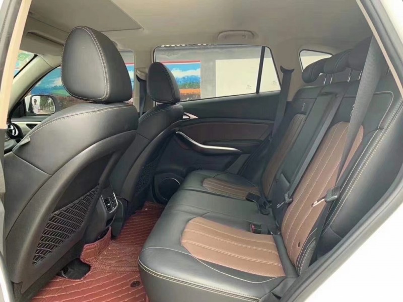 保定18年比亚迪宋新能源3