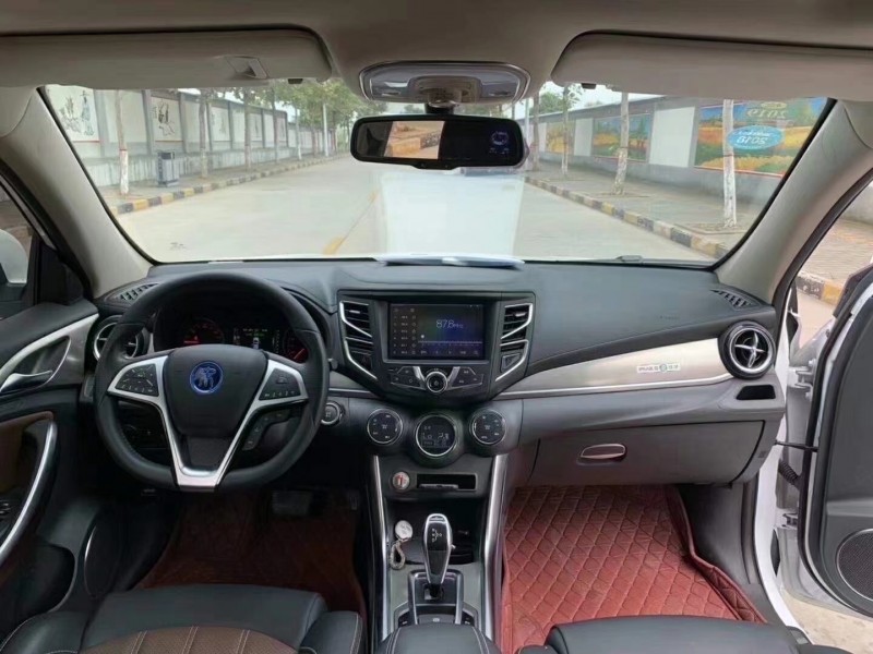 保定18年比亚迪宋新能源2