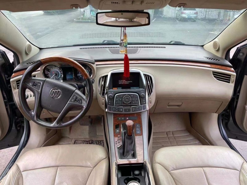 武汉10年别克君越2