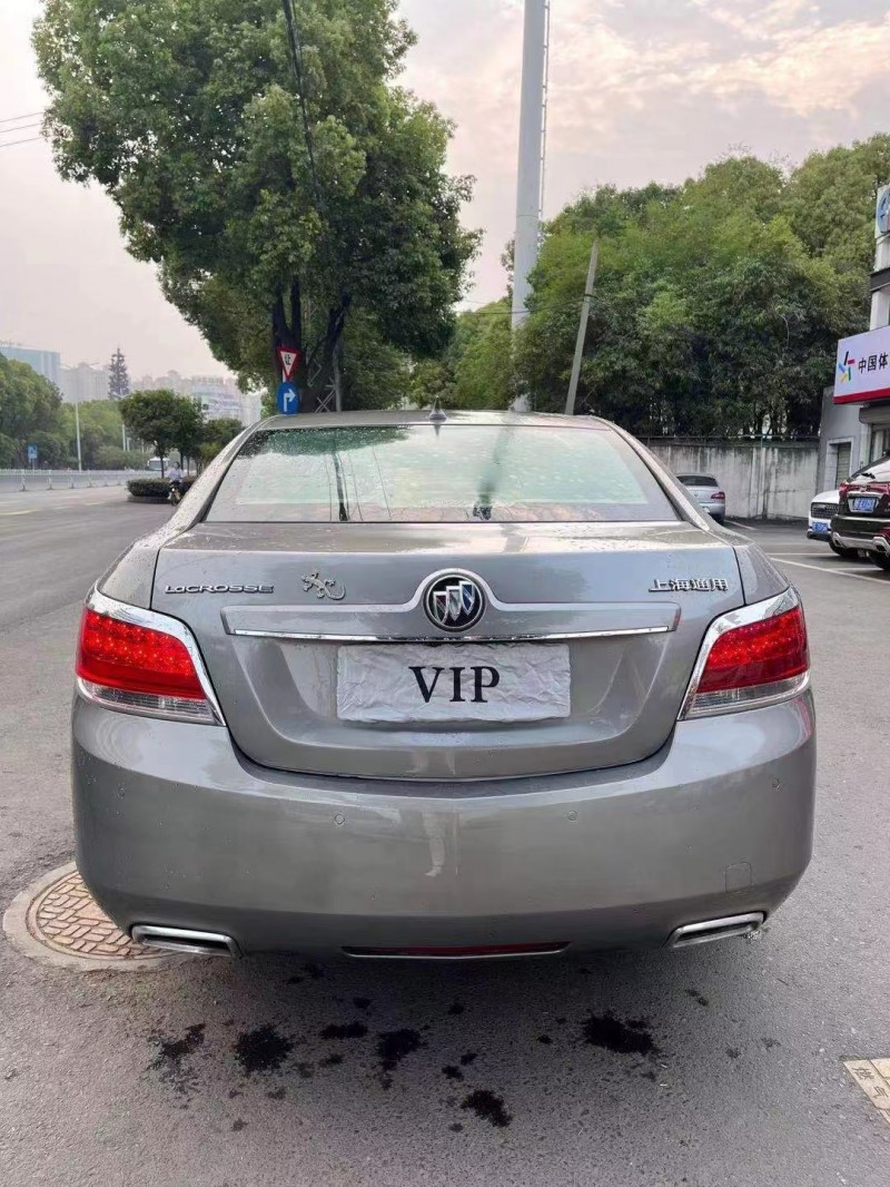 武汉10年别克君越6