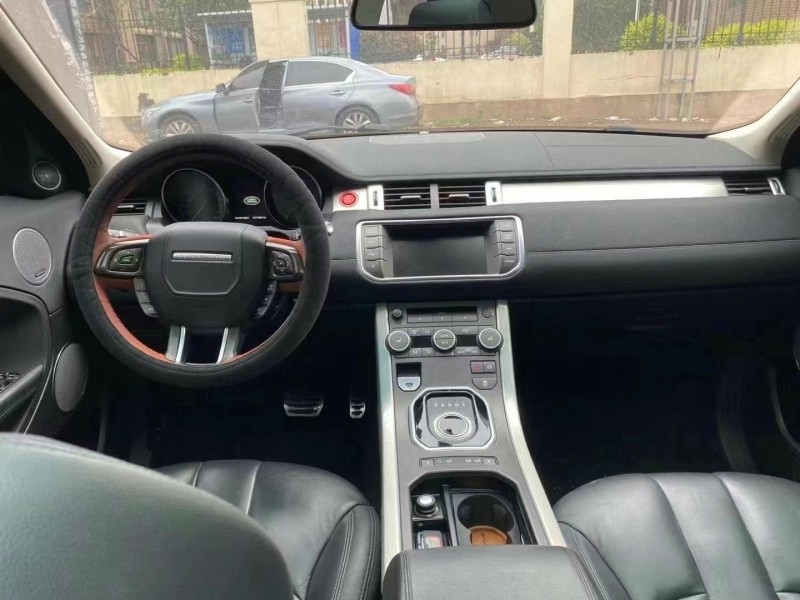 东营16年路虎极光1