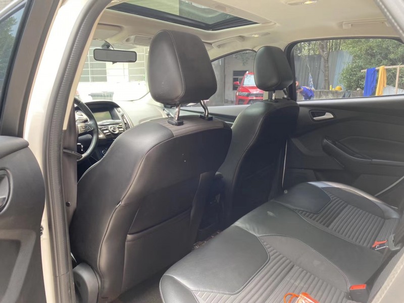 成都16年福特福克斯4