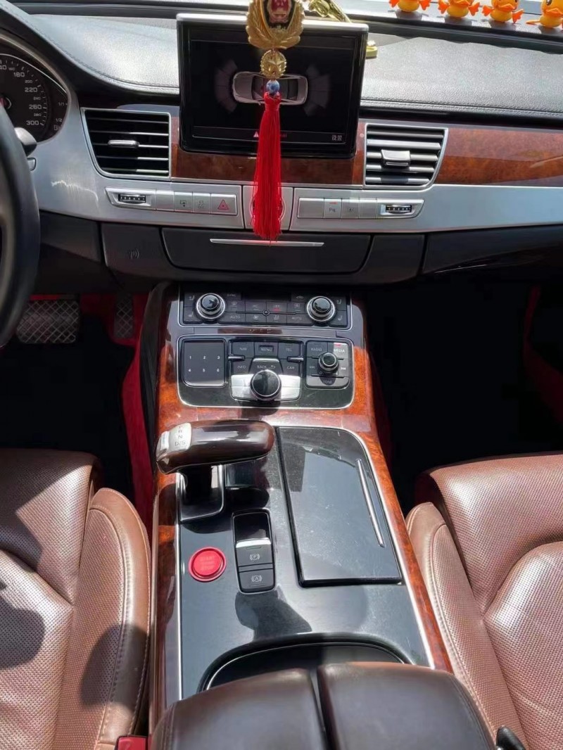 武汉12年奥迪A8L3