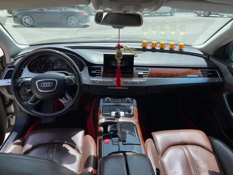 武汉12年奥迪A8L2