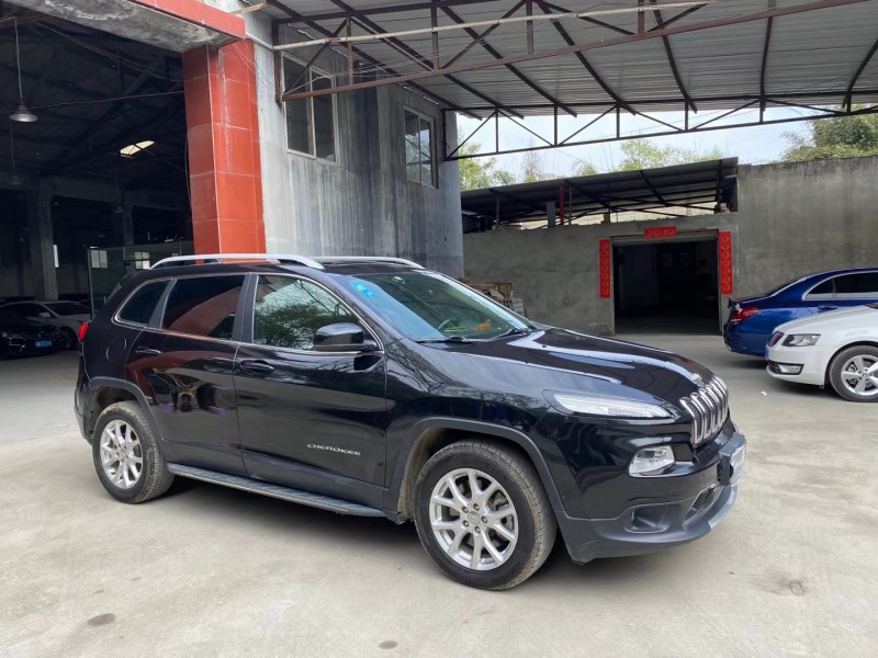 成都17年Jeep自由光7