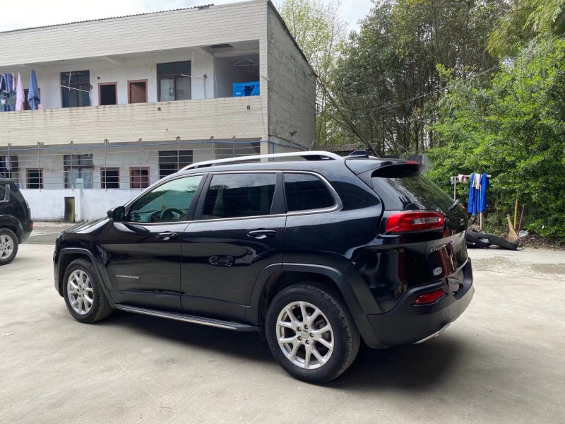 成都17年Jeep自由光2