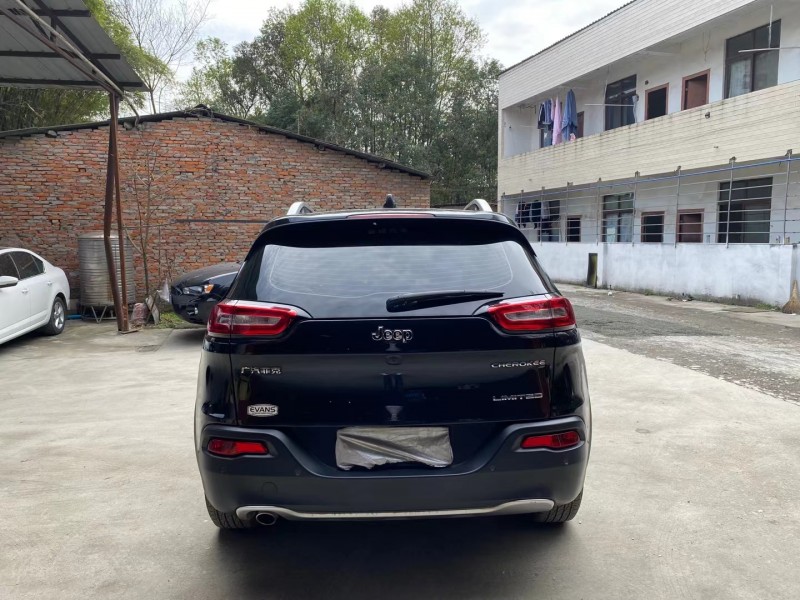 成都17年Jeep自由光1