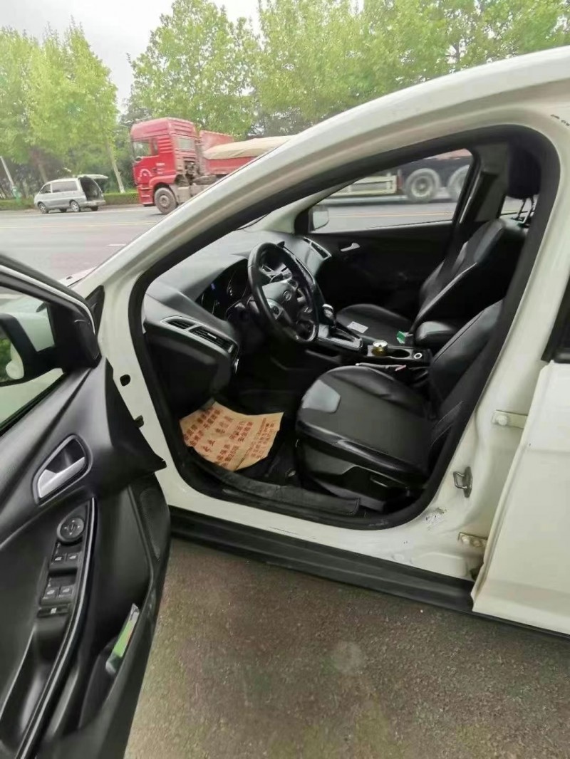 潍坊15年福特福克斯5