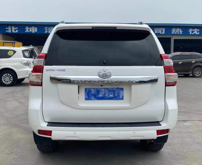 武汉14年丰田普拉多9