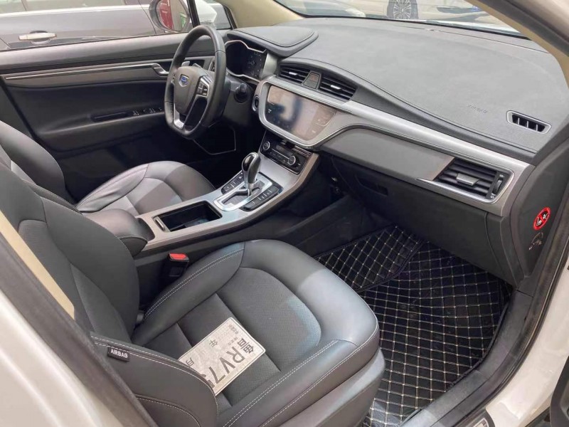 保定20年吉利帝豪GS4