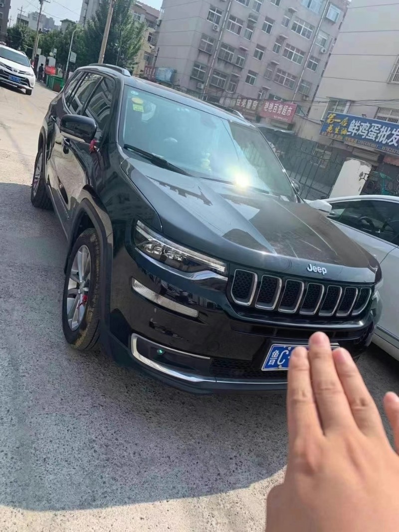 濟寧18年Jeep指揮官2