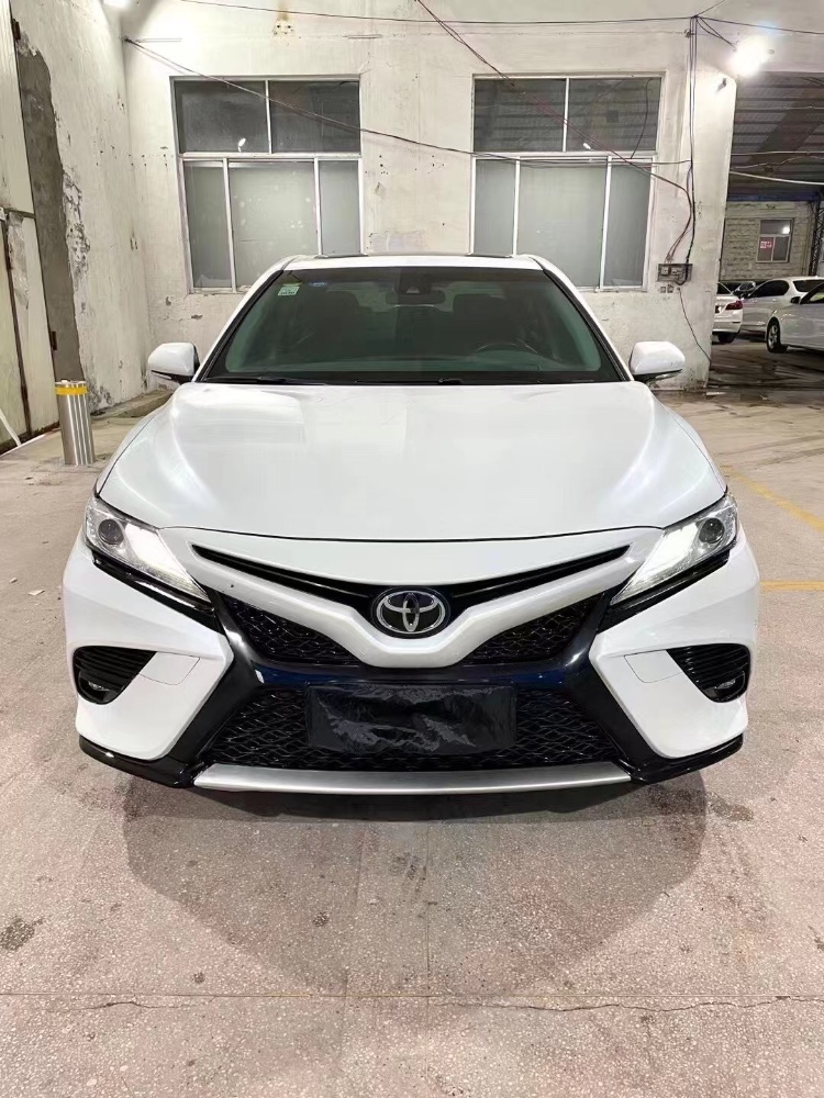 青岛18年丰田凯美瑞1