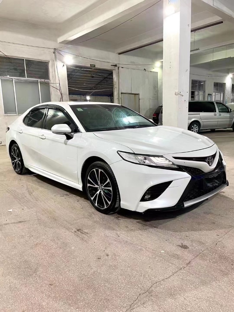 青岛18年丰田凯美瑞2