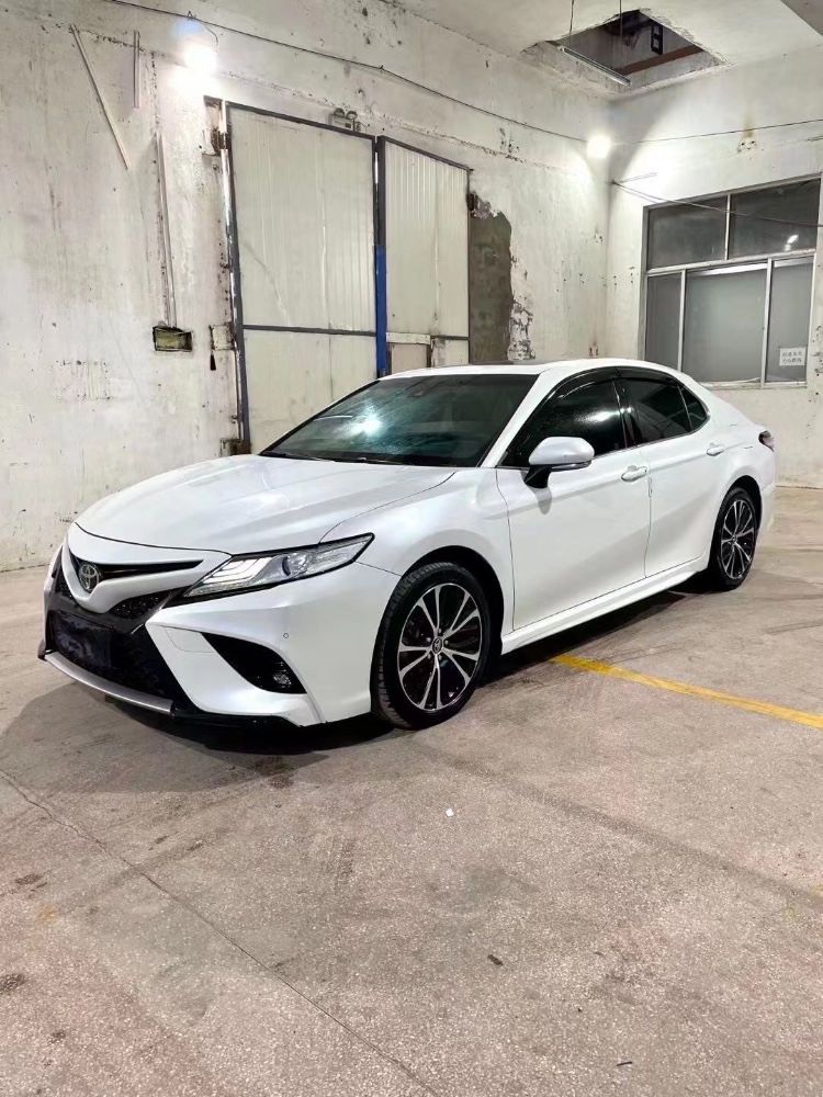 青岛18年丰田凯美瑞3